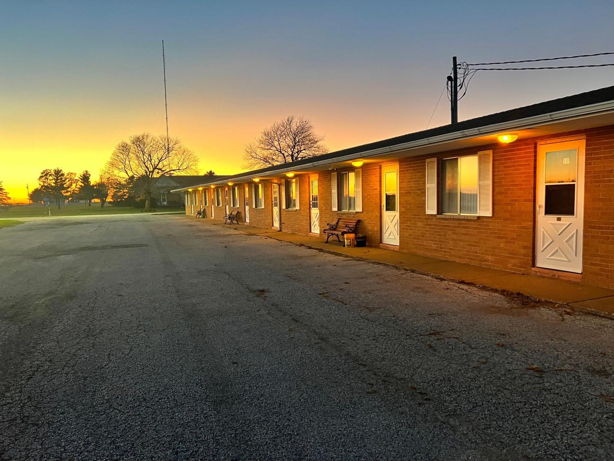Oyo Hotel Prairie Winds Carthage Keokuk Hwy 136 外观 照片