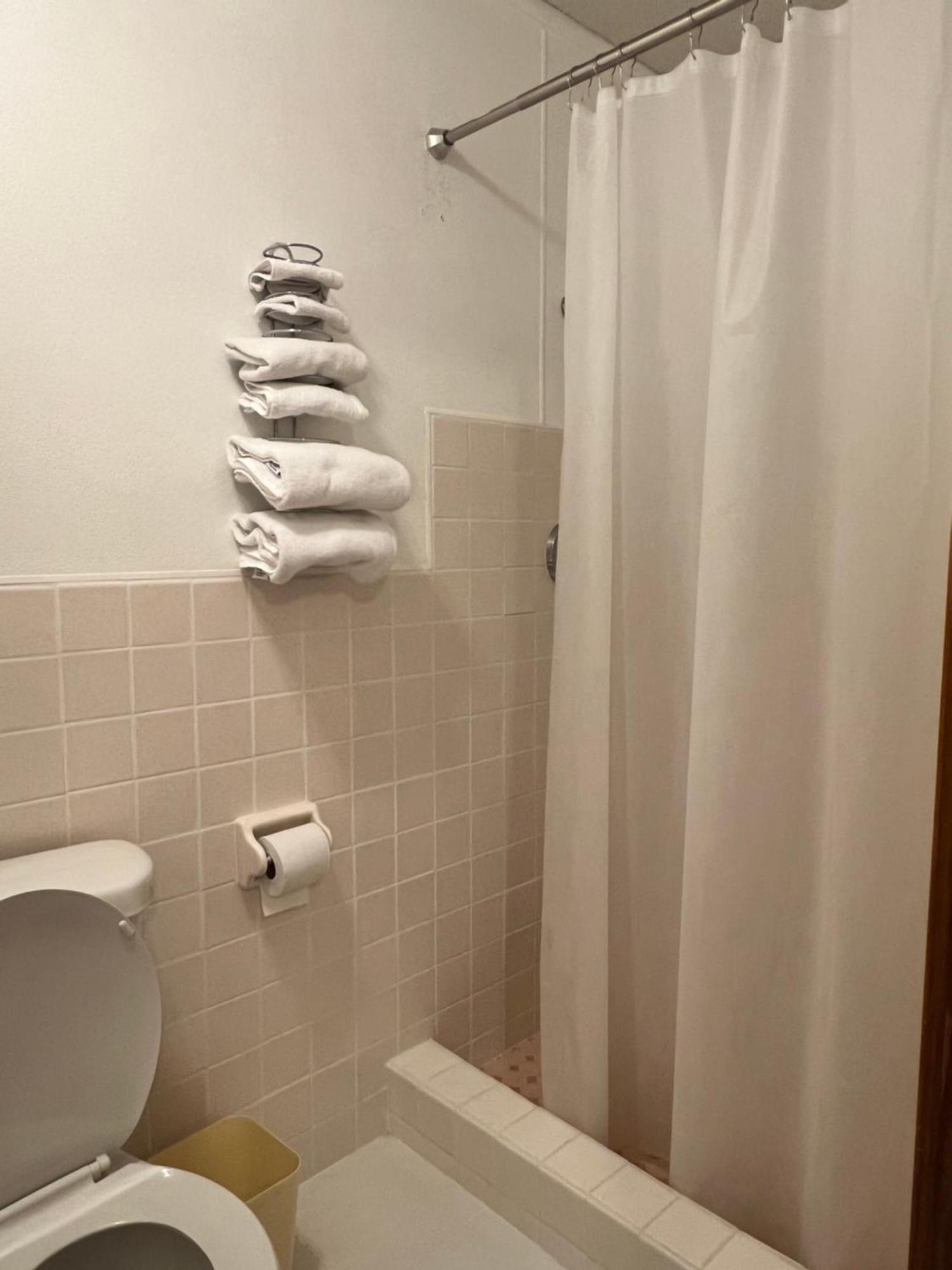 Oyo Hotel Prairie Winds Carthage Keokuk Hwy 136 外观 照片