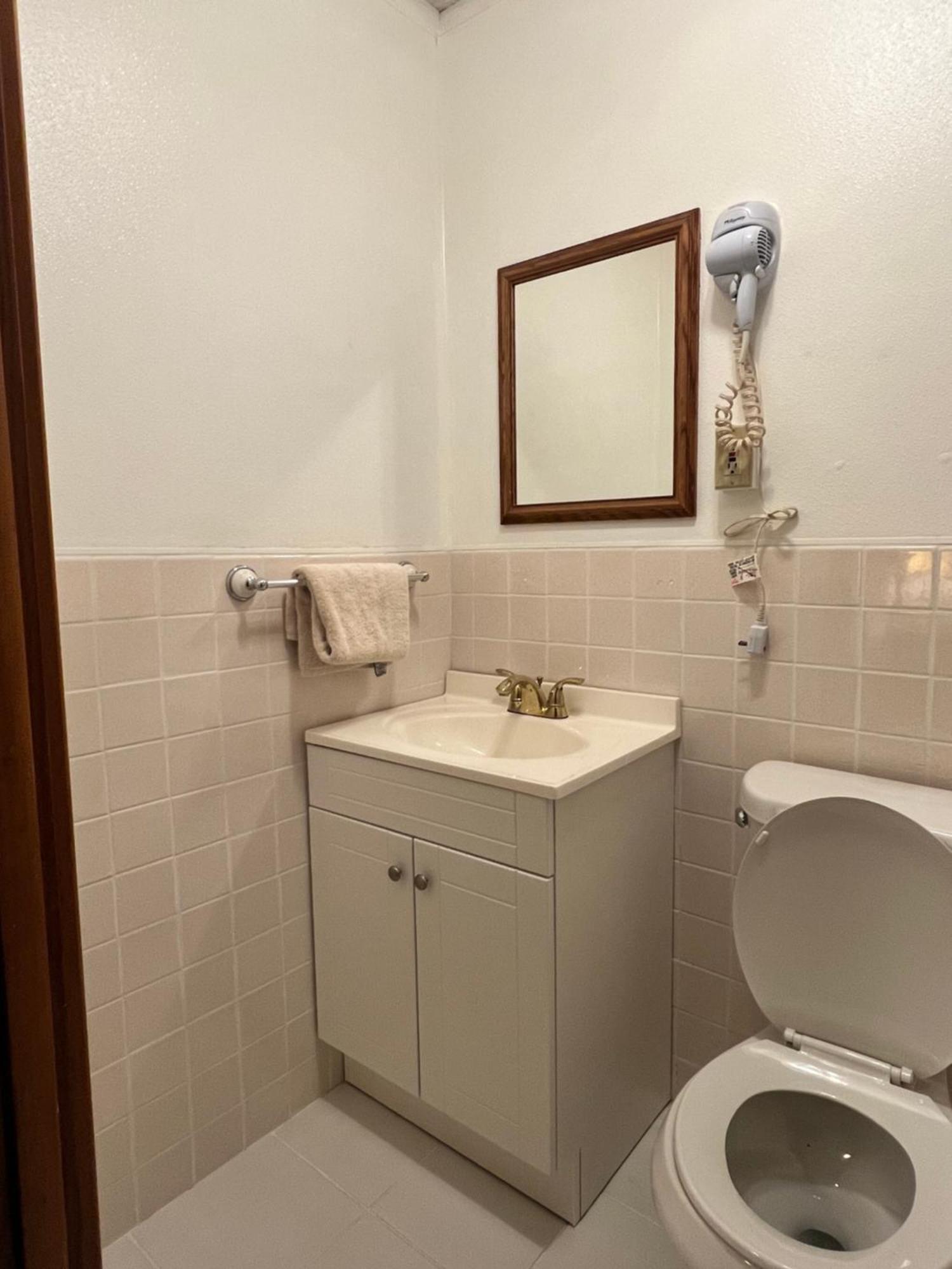 Oyo Hotel Prairie Winds Carthage Keokuk Hwy 136 外观 照片
