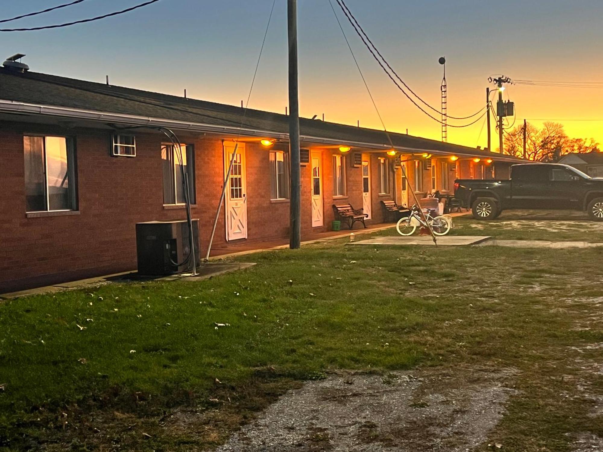 Oyo Hotel Prairie Winds Carthage Keokuk Hwy 136 外观 照片